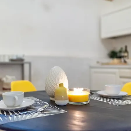לינה וארוחת בוקר Yellow Loft - Selection לצ'ה